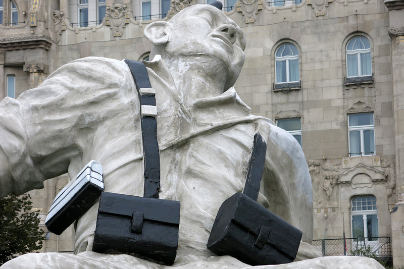 Illustration for article titled To Whom It May Concern: Please Remove This Ugly Piece of Sh.. Art From The Middle of Budapest